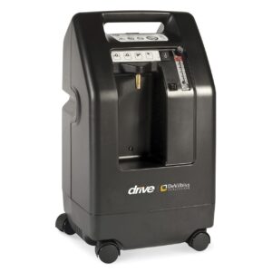 The American DRIVE DEVILBISS 525KS 5L oxygen concentrator, the king of wheelchairs, is a black DeVilbiss oxygen concentrator with wheels. It has control buttons, a display panel and a pipe port on the front. It is designed to be convenient and reliable.