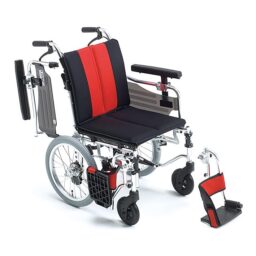 日本品牌 Miki Deluxe 16 多功能手推輪椅，配有紅色座椅和白色背景的輪子。