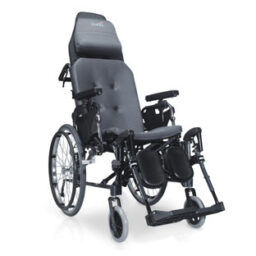 台灣品牌 Karma KM-60 高背輪椅，座椅和靠背為白色。