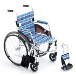 日本品牌 Miki MO43JL-22 多功能輪椅，附藍白格紋座椅。