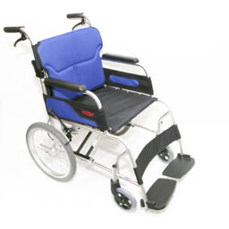 白色背景上的日本品牌 Miki WLS-16 手推輪椅。