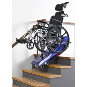 The Taiwanese Merits HKE209 [Crawler-carrying wheelchair stair machine] stair product launched by Merits, the king of wheelchairs in Taiwan, is a wheelchair equipped with a blue electric stair climbing device, showing its functionality.