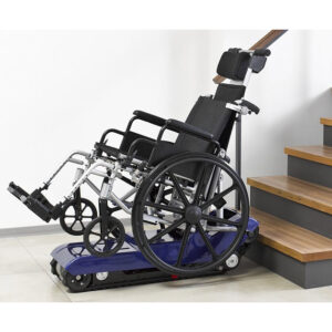 The Wheelchair King wheelchair is placed on the electric stair climbing platform at the bottom of the stairs, with reliable Taiwan advantages HKE209 [Crawler-carrying wheelchair stair machine] display.
