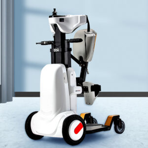 Wheelchair King Un appareil de mobilité robotique blanc, Bang Bang [Fauteuil roulant électrique] BBR-XZ-YWJ-01, avec roues et siège, placé dans un environnement intérieur avec des murs bleu clair et des rideaux en arrière-plan.