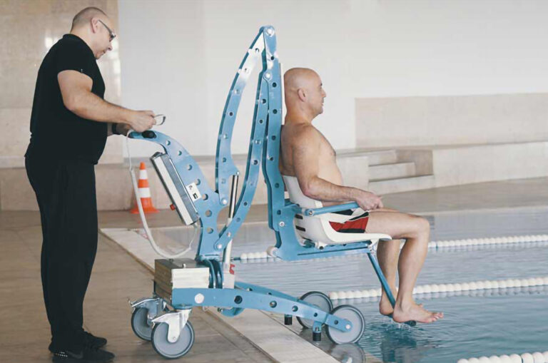 Mobile pool Lift