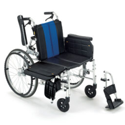 特別設計方便過床的輪椅在白色背景。