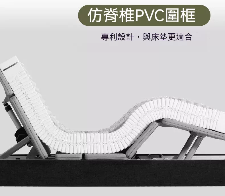 白色 PVC 休閒椅，角度可調節，顯示在灰色背景下。
