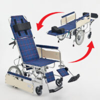 【輪椅王】 多功能日本ブランドMiki MSL-T(16")高背輪椅(輪椅王型號:HB 16),可轉換成平板位置,配有藍色格子坐墊、可調節腳踏板和側面安全面板。箭頭表示轉換過程機制。