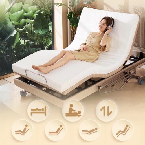[Rey en silla de ruedas] Una mujer con auriculares y una bata está acostada en su cama de enfermería multifuncional Smart Bed de la marca británica Manhattan en una habitación soleada. A través de las ventanas, las exuberantes plantas se mecen suavemente. Las siguientes ilustraciones muestran varias posiciones de la cama y muestran características como el WCN931-Y (control remoto inalámbrico) para una comodidad óptima.
